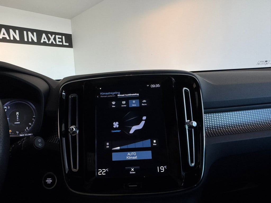Volvo XC40 1.5 t4 recharge r-design black edition
