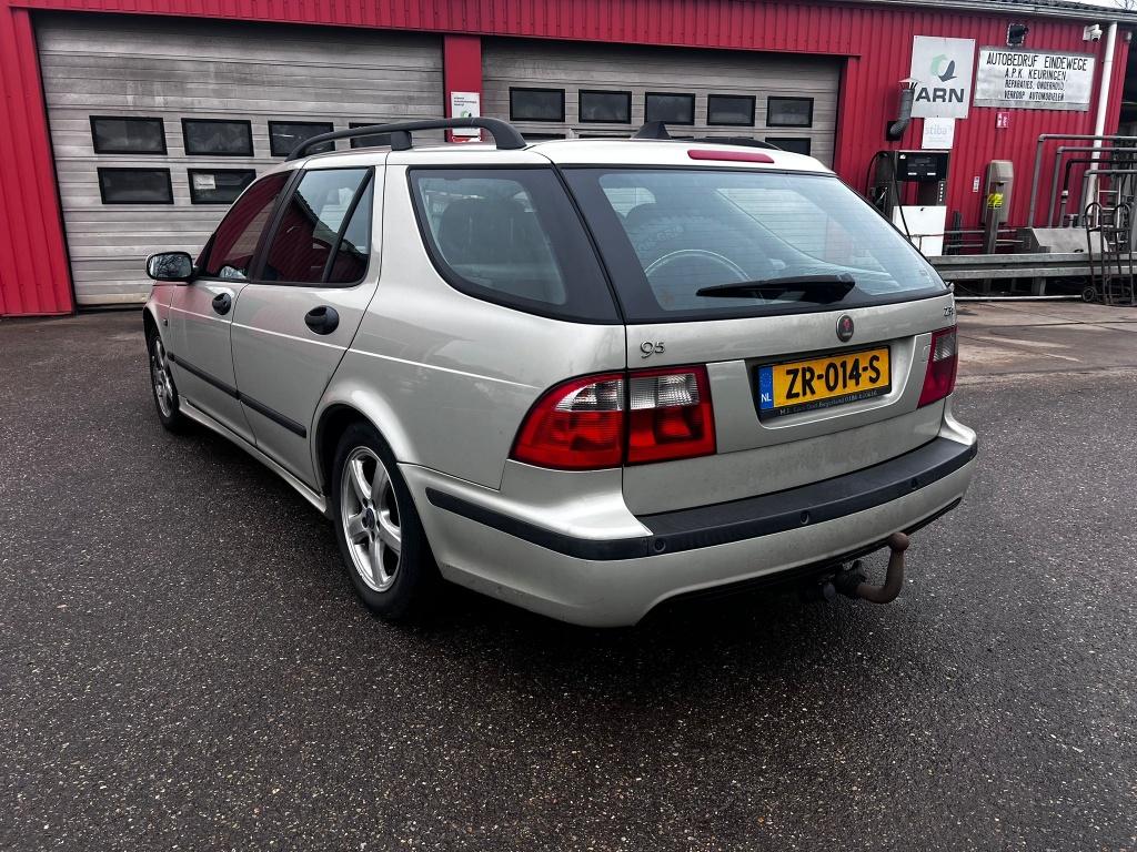 Saab 9-5 estate 2.3t vector
