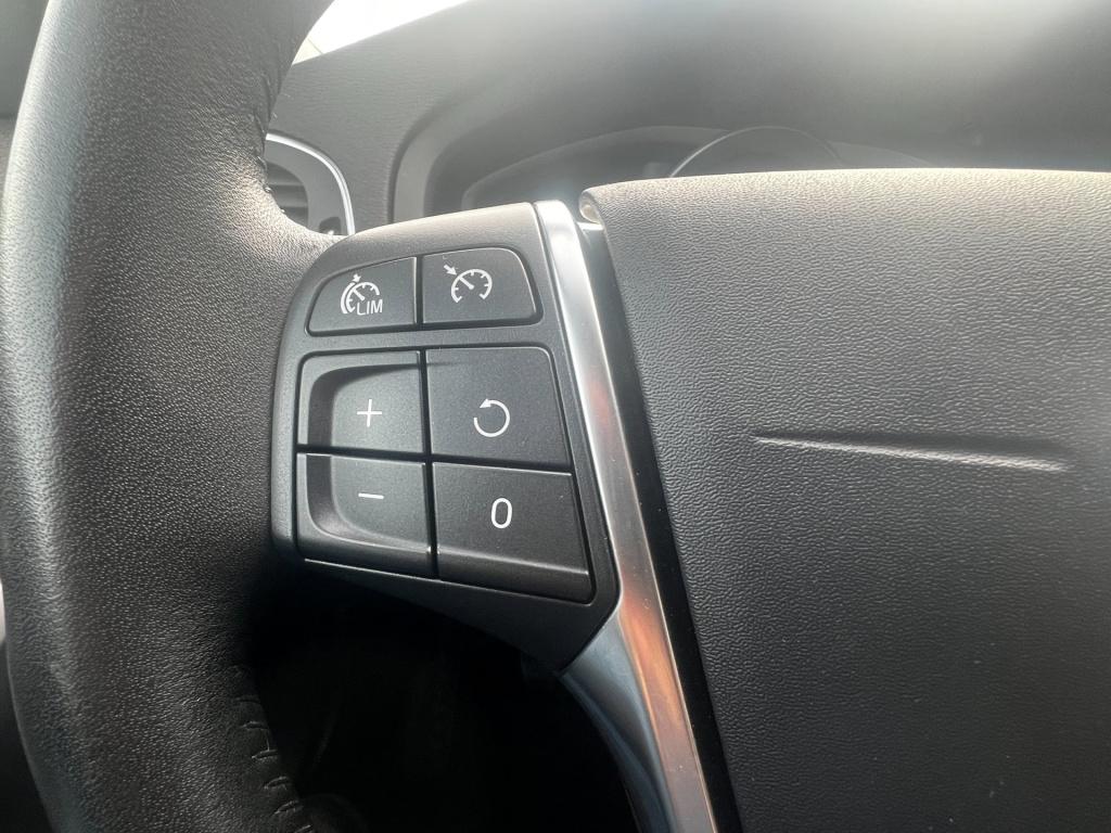 Volvo V40 2.0 t2 momentum, navi, afn. trekhaak enz...