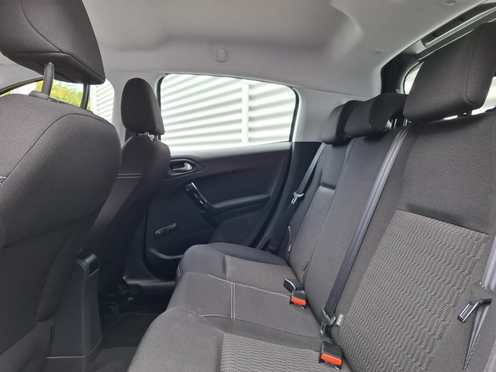 Peugeot 208 1.2 82 blue lion 5-drs airco/nav/park