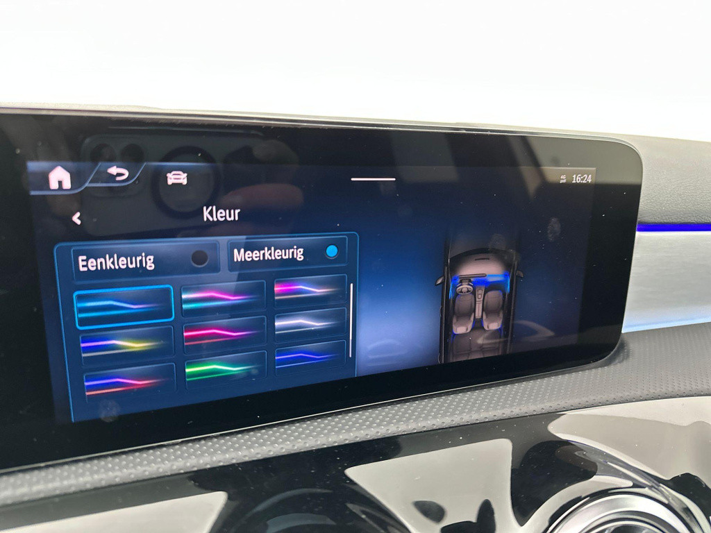 Mercedes-Benz A-Klasse 180 amg pano sfeer keyless camera btw