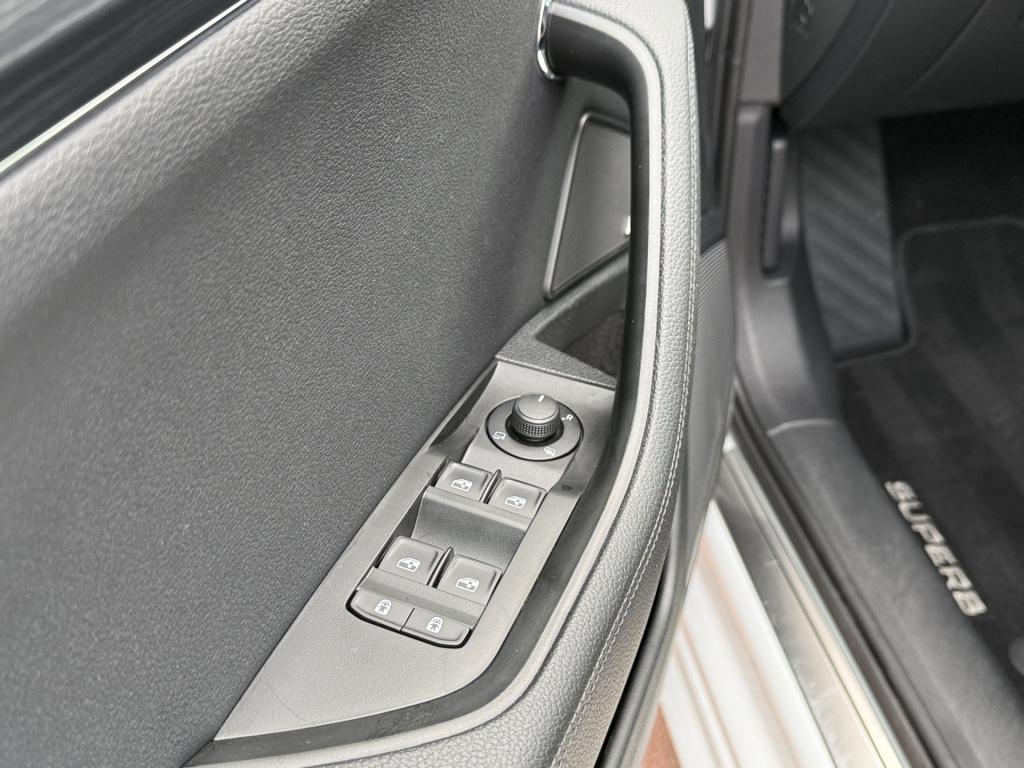 Skoda Superb combi 1.4 tsi iv 218pk style | pano dak | trekhaak