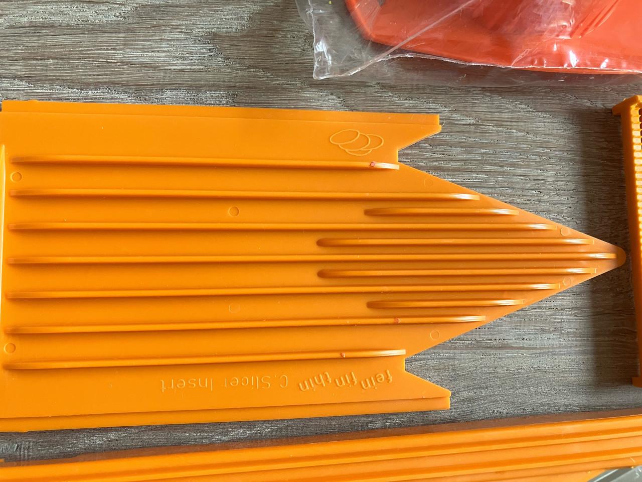 Borner groenteschaaf oranje ( geen koeriers )