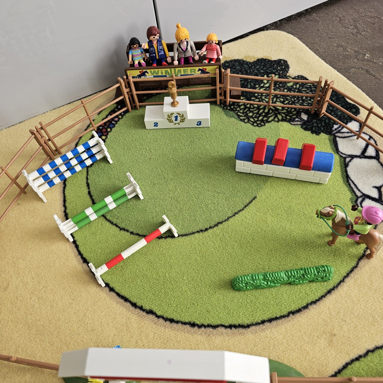 Playmobil pony manege springwedstrijd huifkar en meer