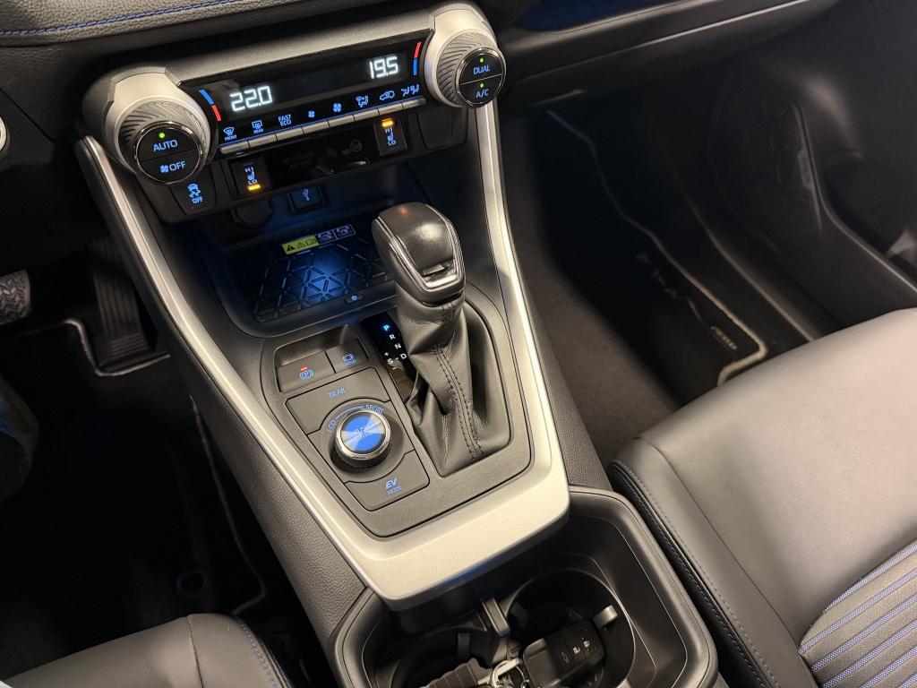 Toyota Rav4 2.5 hybrid awd bi-tone| jbl| achtr.camera| adapt.cruise
