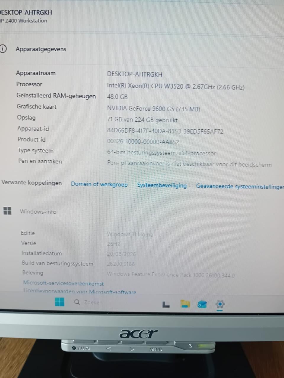 PC- met monitor toetsenbord en muis