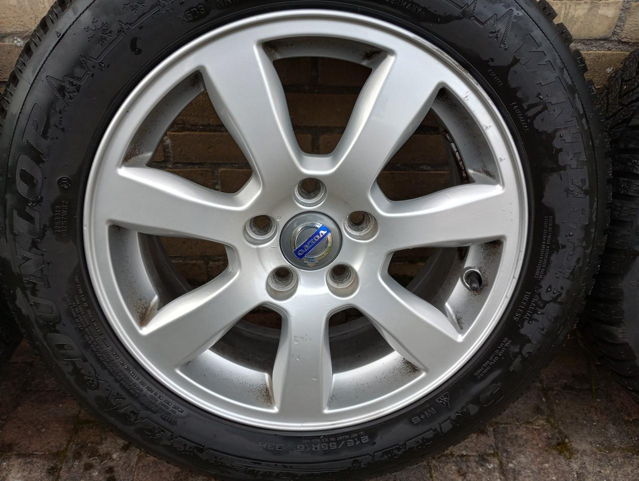 Volvo V60 velgen met Dunlop Winter Sport 5