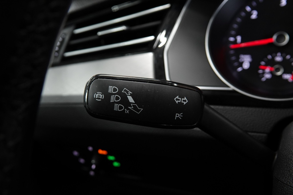 Volkswagen Passat 1.6 tdi | acc | carplay | camera | pdc |