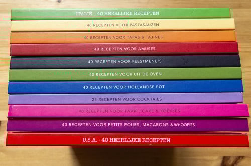 Te koop elf kookboekjes.