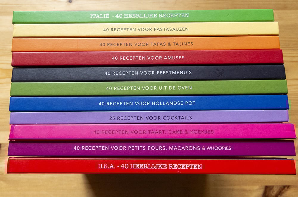 Te koop elf kookboekjes.
