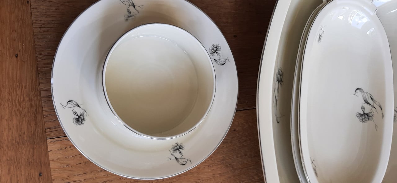 Antiek ontbijt servies