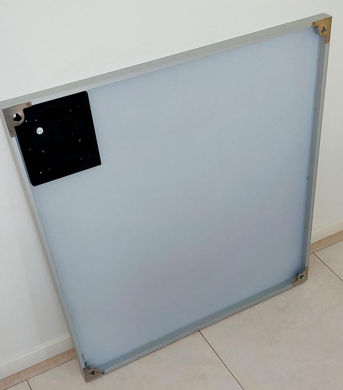 Badkamerspiegel met tijd en datum