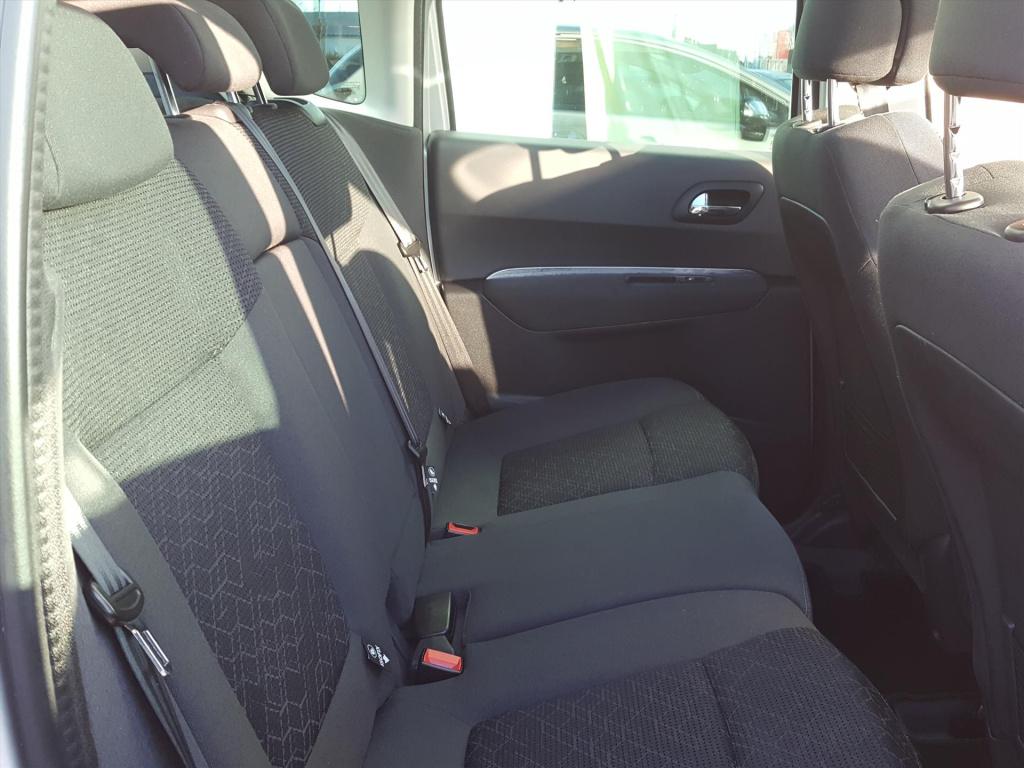 Peugeot 3008 style 1.2pt-130pk trekhaak | navigatie | cruise & climate cont