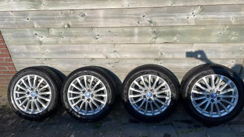 Winterbanden+ velgen 17 inch VW 5x112
