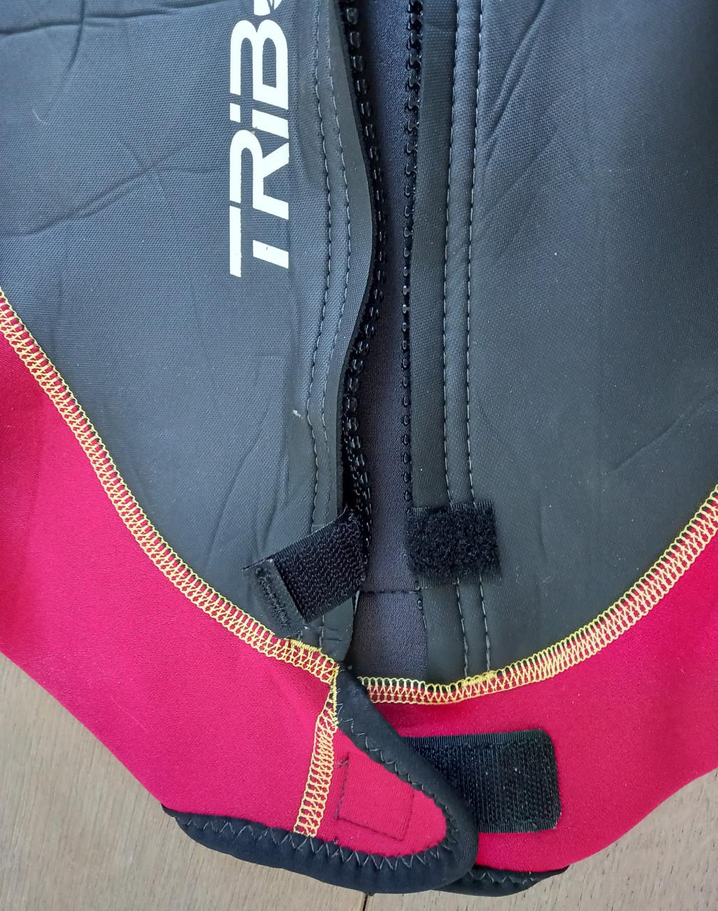 2 Neopreen surf-/zwempakjes 8jr en 10jr