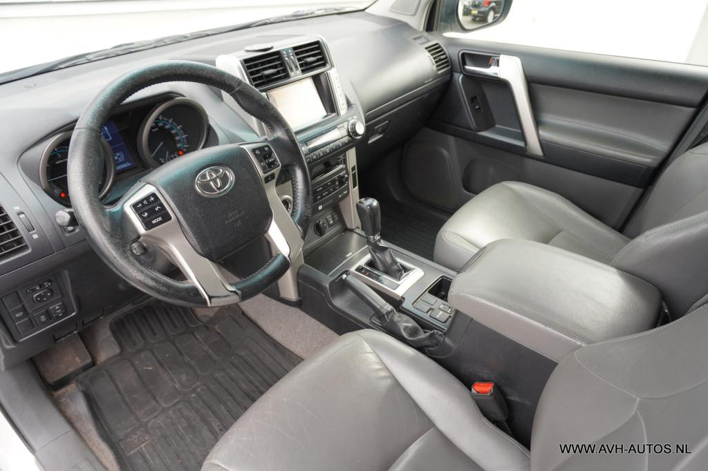 Toyota Land Cruiser 3.0 d-4d-f lx window van