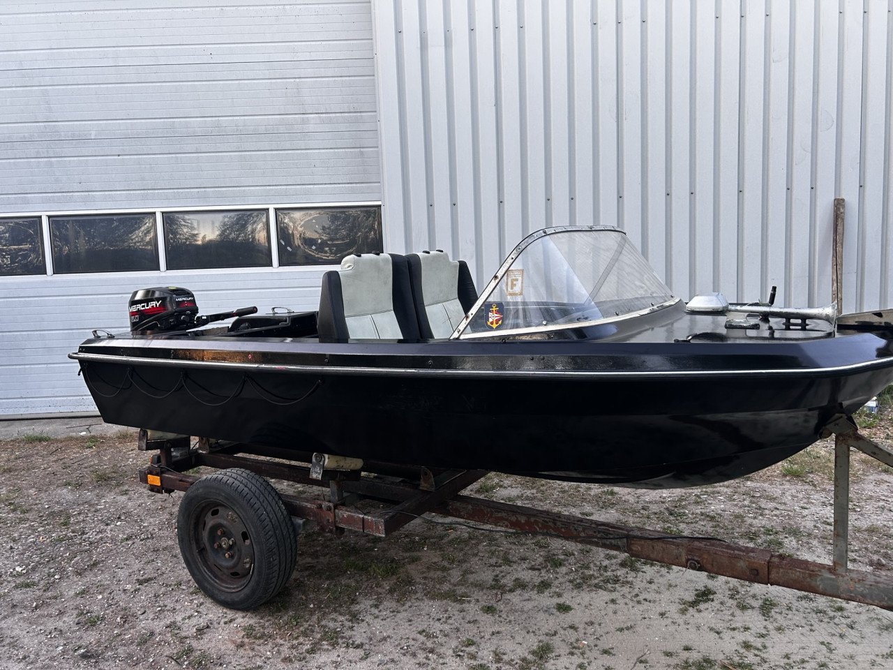 Polyester boot met motor en trailer!