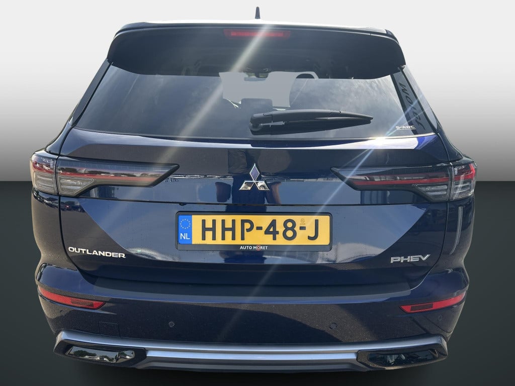 Mitsubishi Outlander 2.4 phev first edition caravantrekker van het jaar!