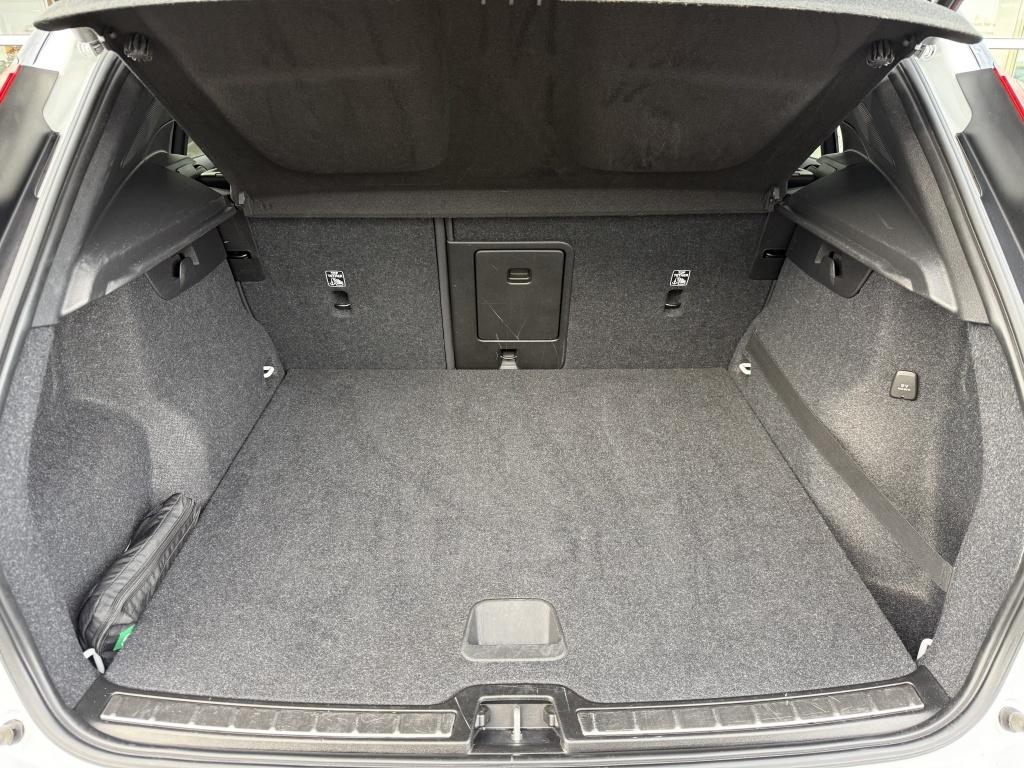 Volvo XC40 t5 262pk recharge r-design| adap.cruise| trekhaak| camera| elek.