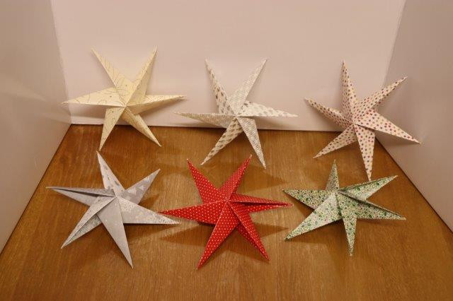 Kerst origami ster Diverse kerst motieven En kleuren Klein: 11 cm. Euro