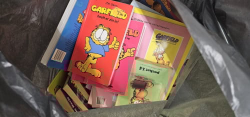 Volle vuilniszak garfield pockets en albums