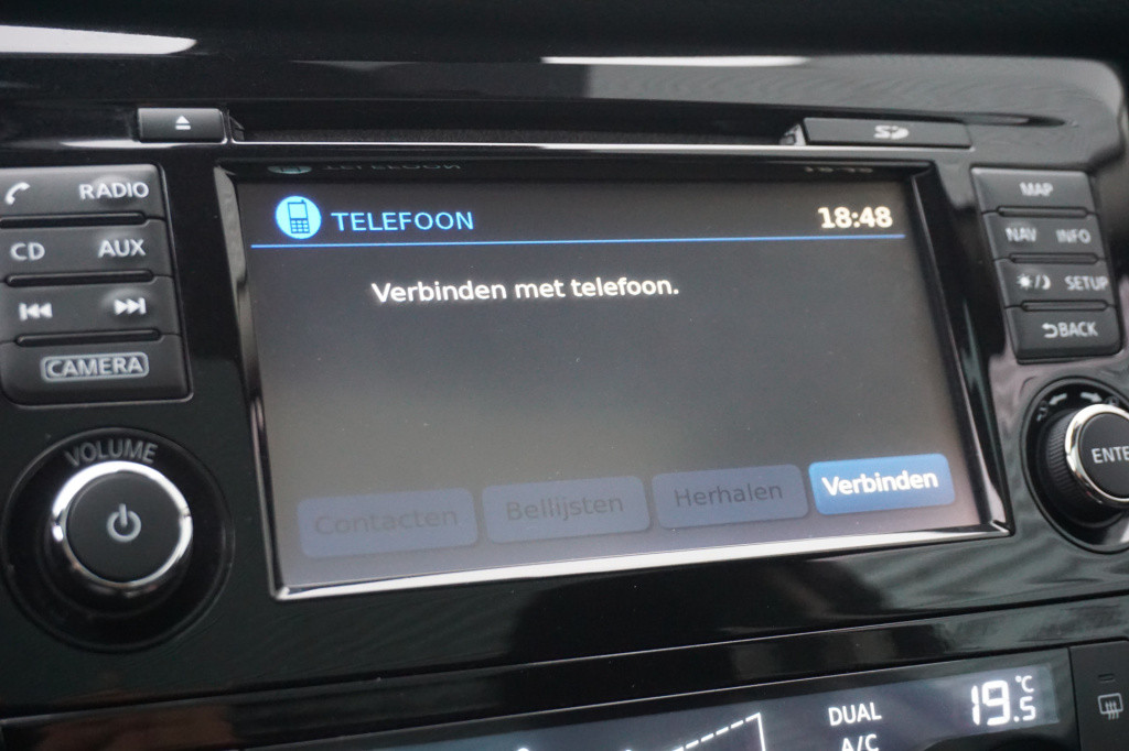 Nissan Qashqai 1.2 n-connecta climate / navi / camera / glazen dak / parkee