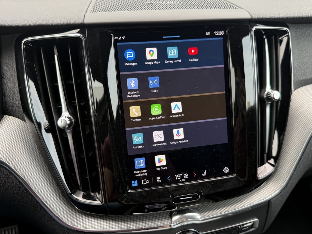 Volvo XC60 t8 455pk recharge ultra black ed| pano| 360 camera| stoel.vent|