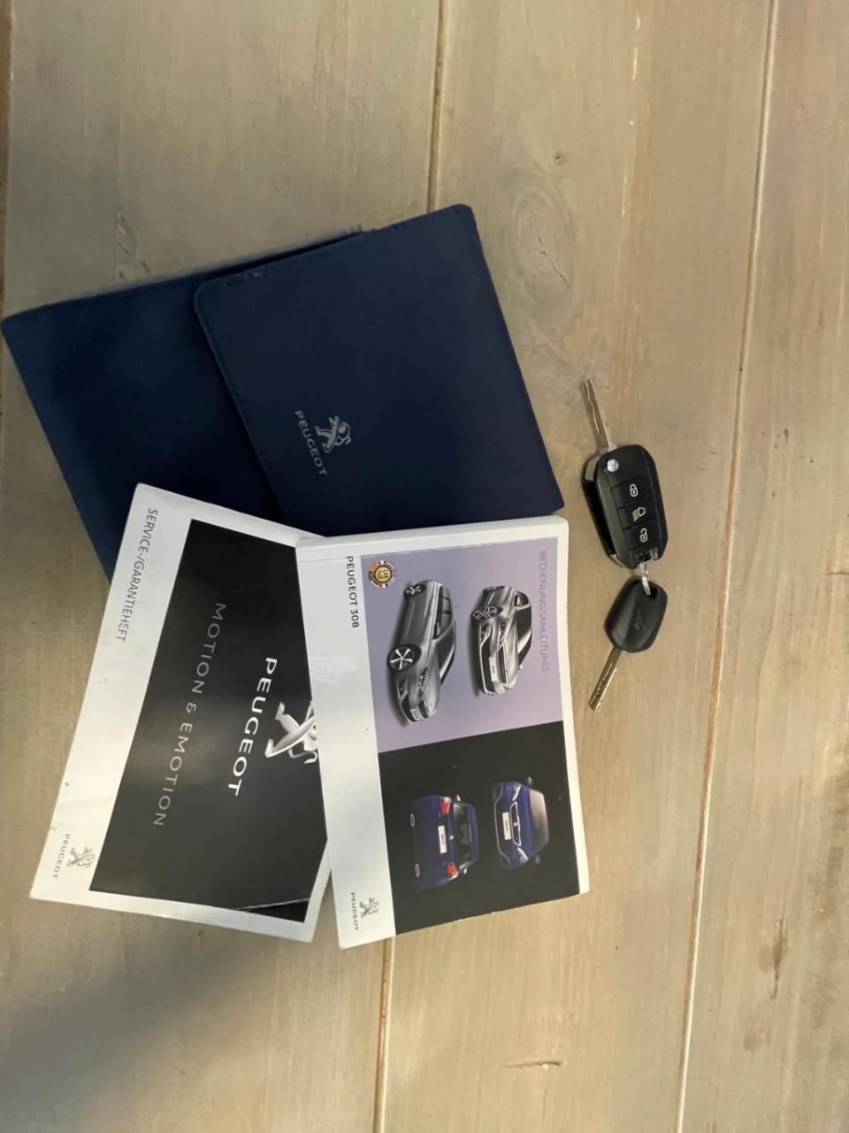 Peugeot 308 1.2 puretech blue lease premium