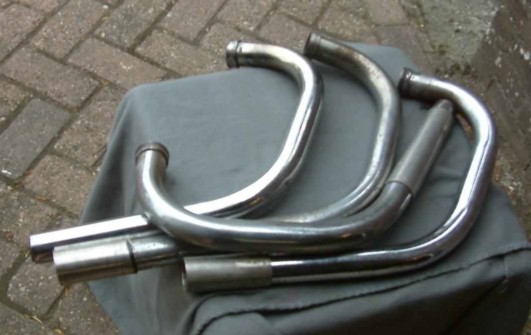 Honda bol dor 4 in een uitlaat   en 2 in 1 uitlaat  4 bochten en 2 dempers