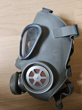 Mooie vintage rubberen gasmasker in zeer goede staat...