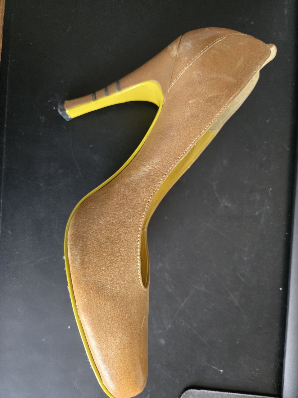 Pumps okergeel Diesel maat 40 Hakhoogte 10 cm Bieden mag