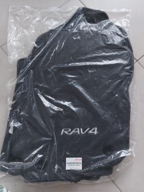 4 mattenset Toyota Rav4