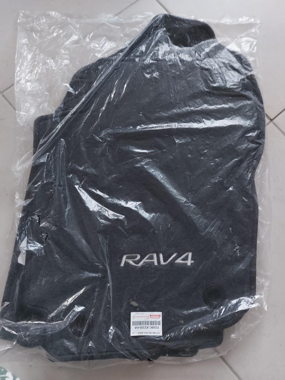 4 mattenset Toyota Rav4