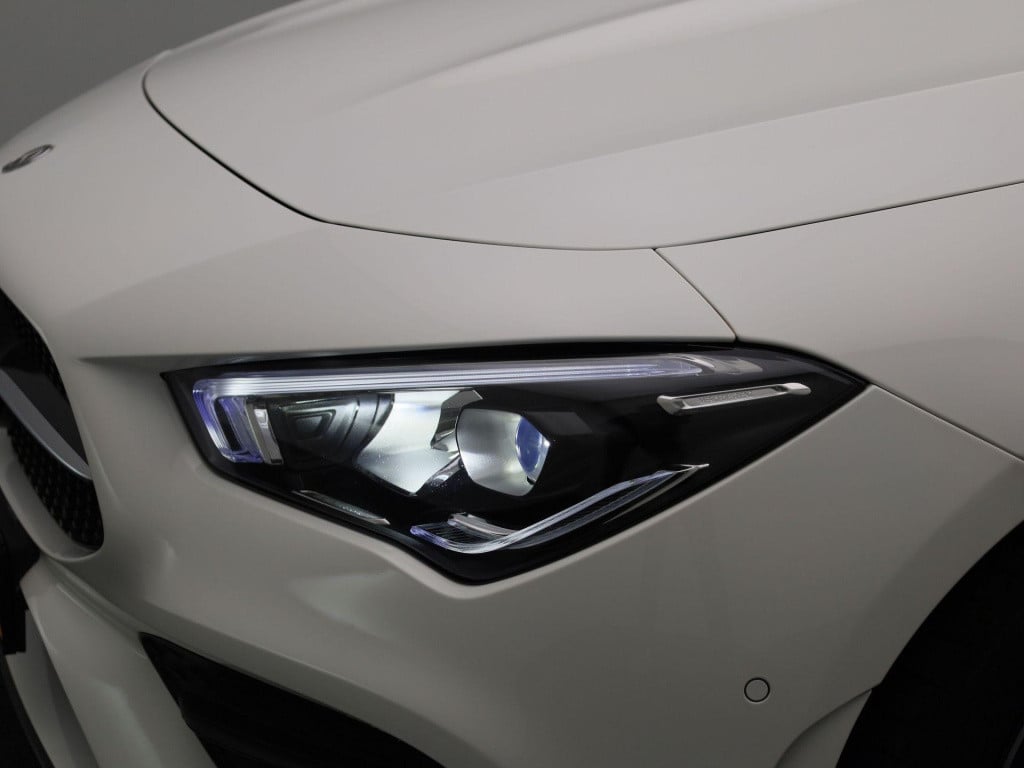 Mercedes-Benz Cla shooting brake 200 business solution amg | automaat | pan