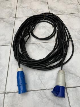 Campingkabel met CEE stekker.
