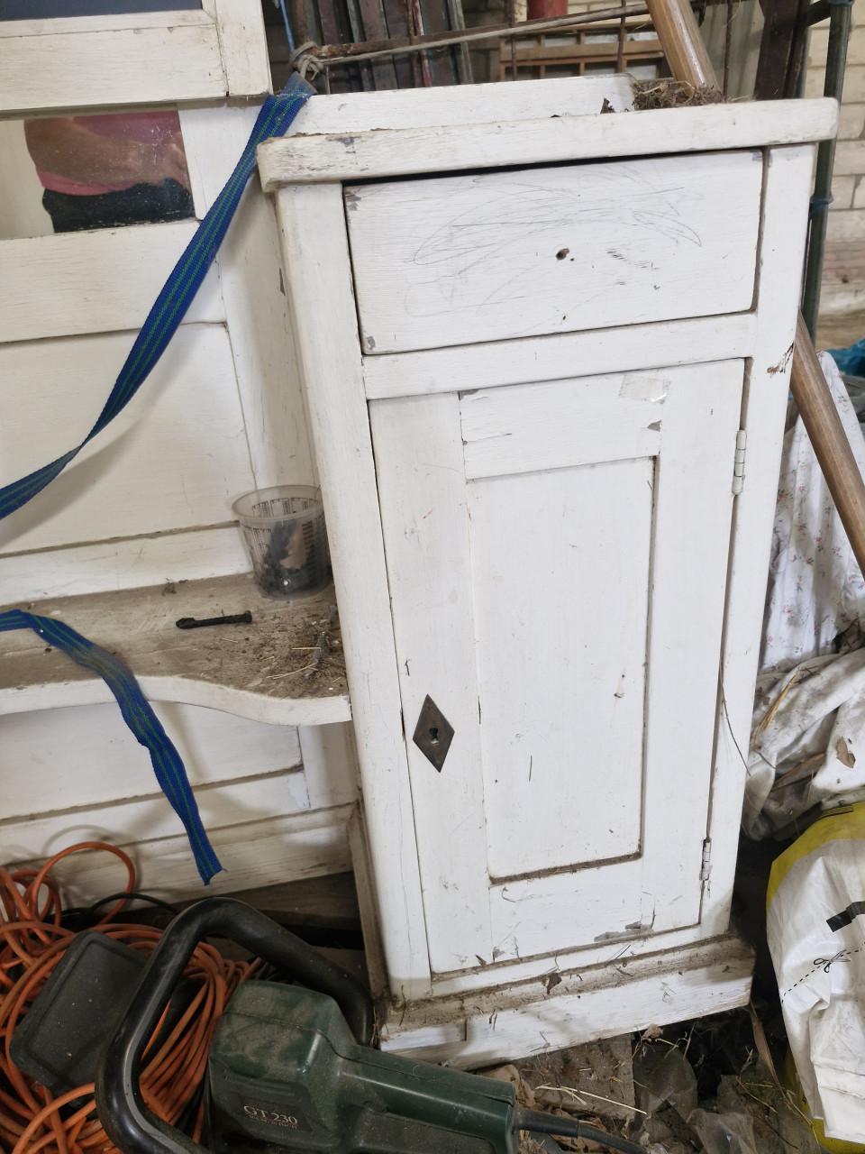 Schuurvondst, antiek make-up dressoir met 3 spiegels