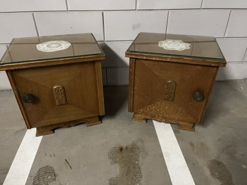 2 Vintage nachtkastjes met glazen plaat