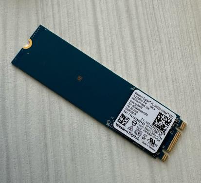 M.2 NVMe 256GB SSD . Geen koeriersdiensten !!