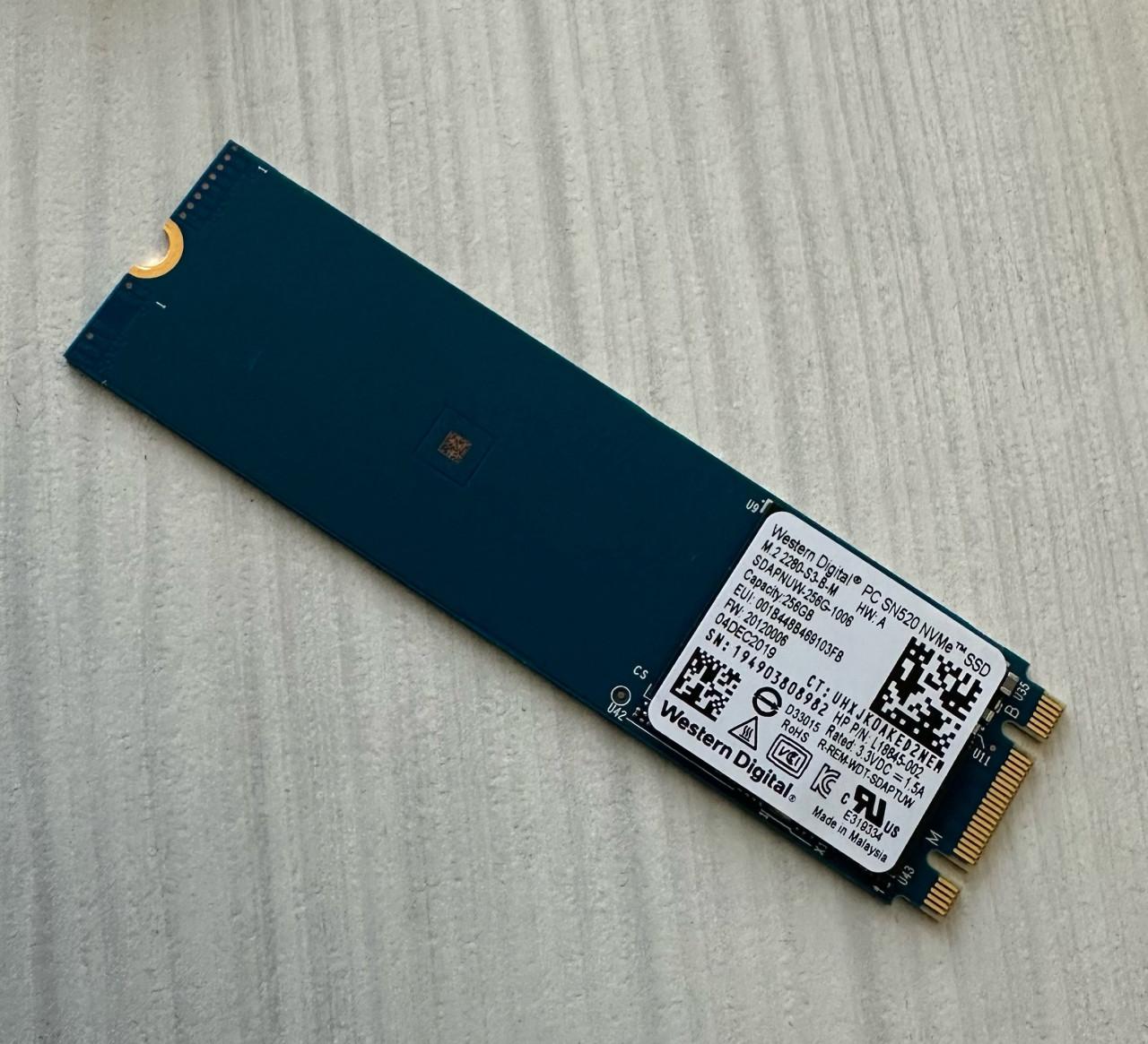 M.2 NVMe 256GB SSD . Geen koeriersdiensten !!