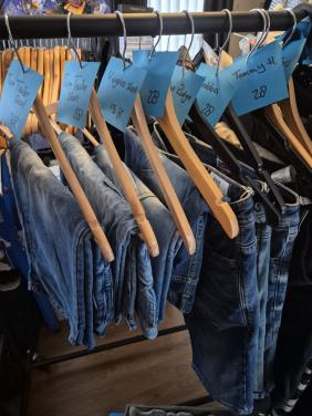 Jeans shorts maat 28