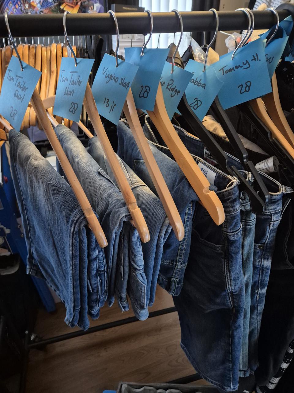 Jeans shorts maat 28