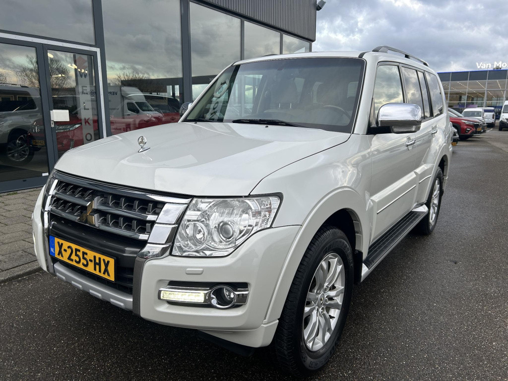 Mitsubishi Pajero 3.8 gls instyle mitsubishi pajero 3.8 di instyle