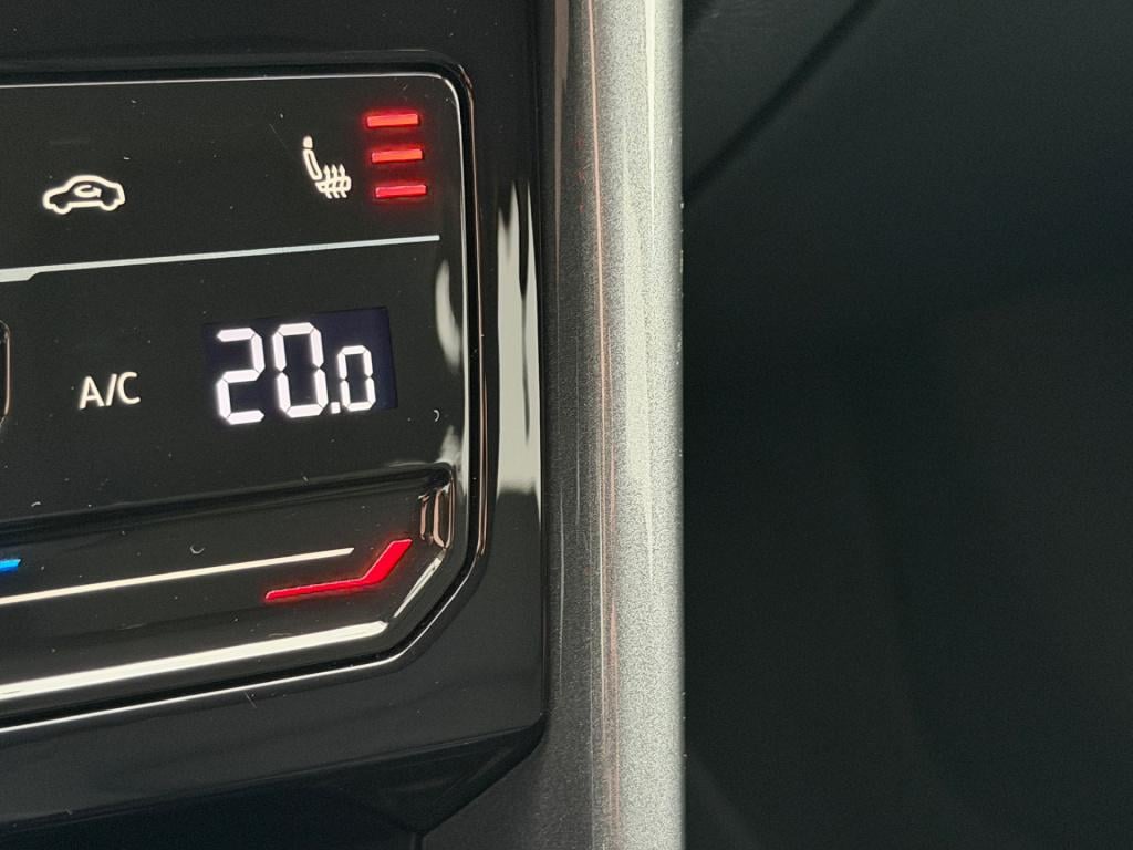 Volkswagen T-roc 1.5 tsi 150pk dsg style | navi | camera | ergo stoel | rij