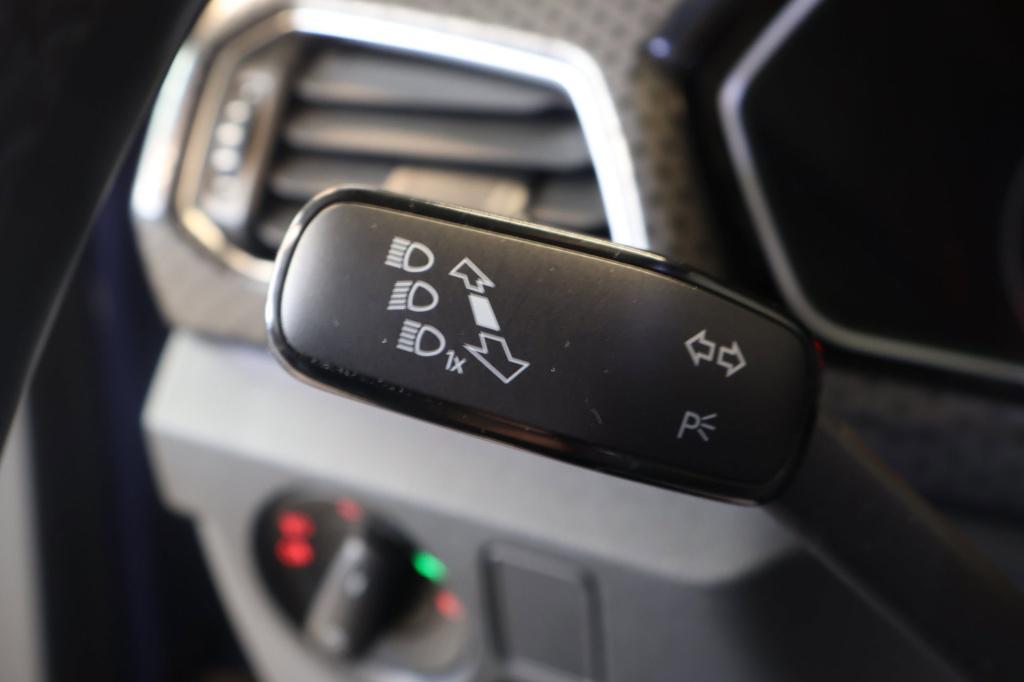 Volkswagen T-cross 1.0 tsi style nl auto, acc, trekhaak, appconnect, pdc v+