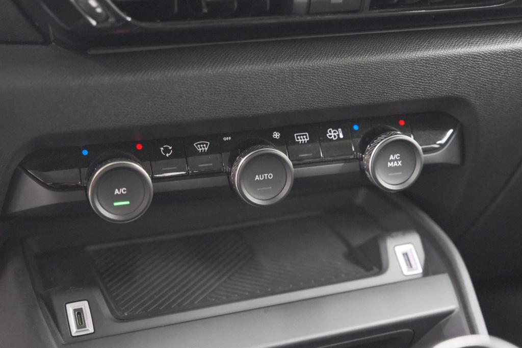 Citroen C4 puretech 130 feel | trekhaak | camera | allseason banden | clima