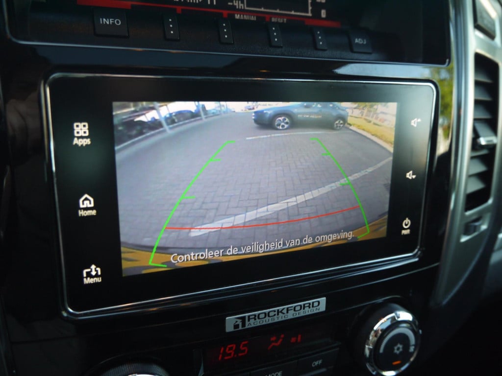 Mitsubishi Pajero 3.2 lwb instyle|trekhaak|achteruitrijcamera|rijklaar