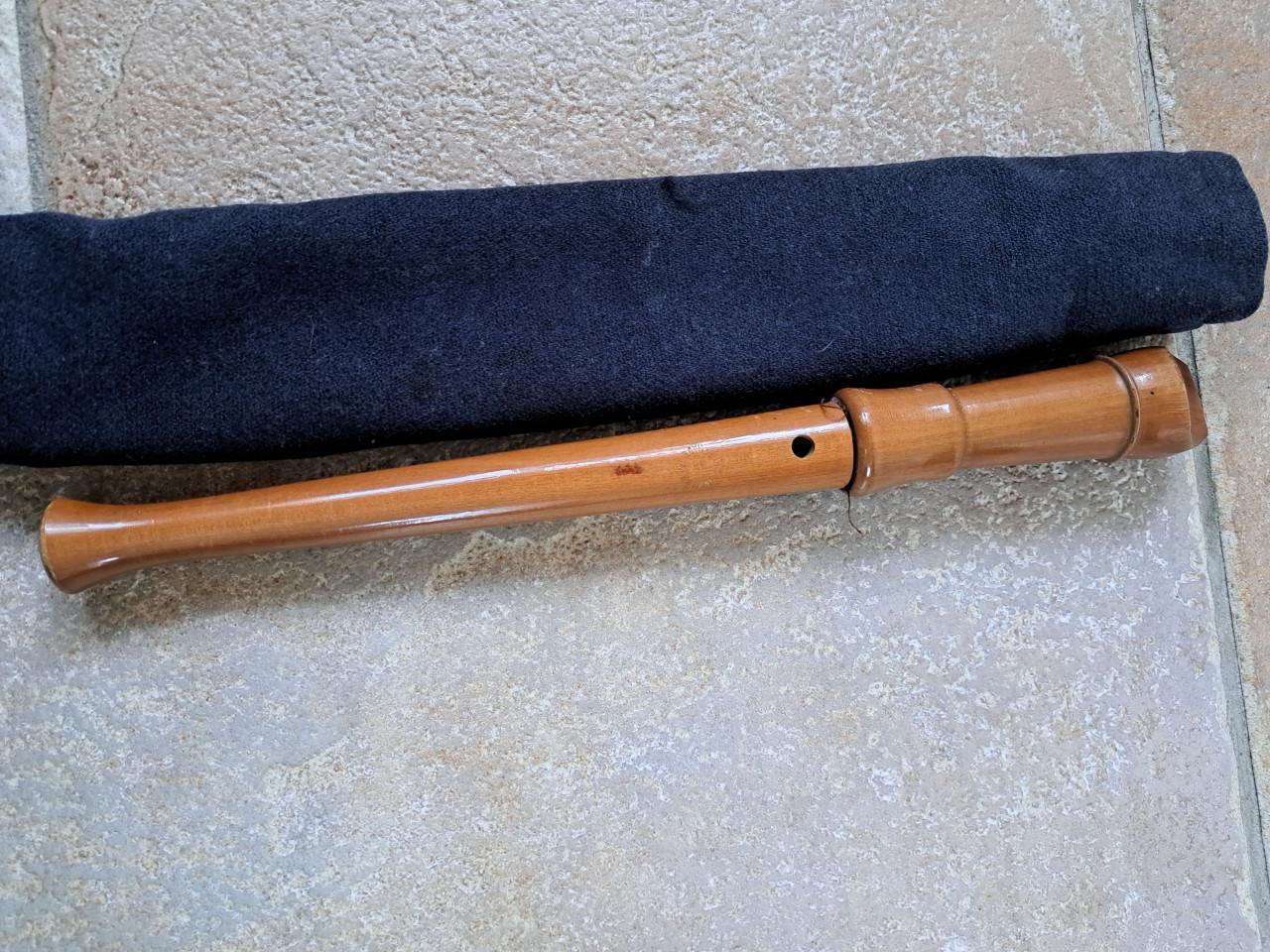 2 HOUTEN SOPRAAN BLOKFLUITEN AURA EN ZAMIR IN HOES