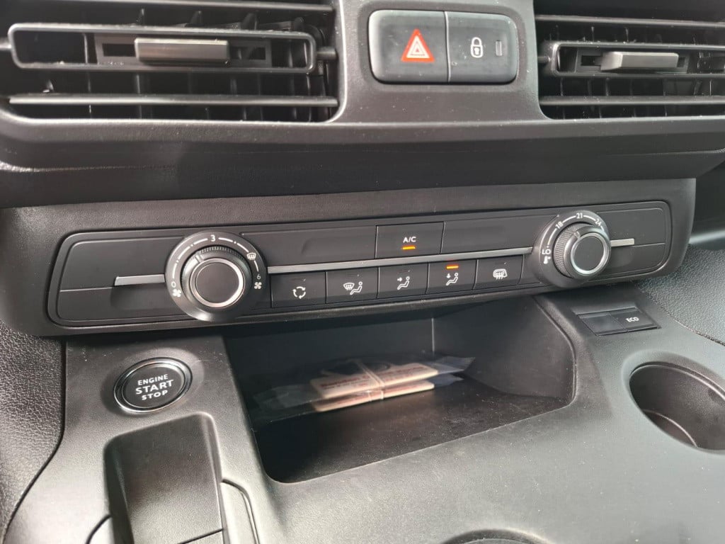 Opel Combo 1.5d l2h1 edition automaat / airco / cruise controle / trekhaak 