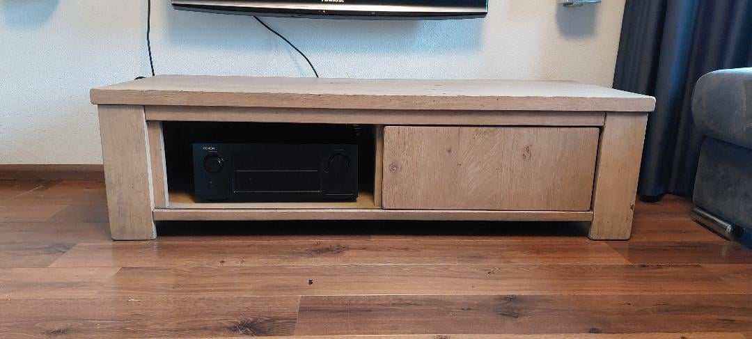 3 wandkasten, 2 salontafels en 1 tv-meubel eikenhout