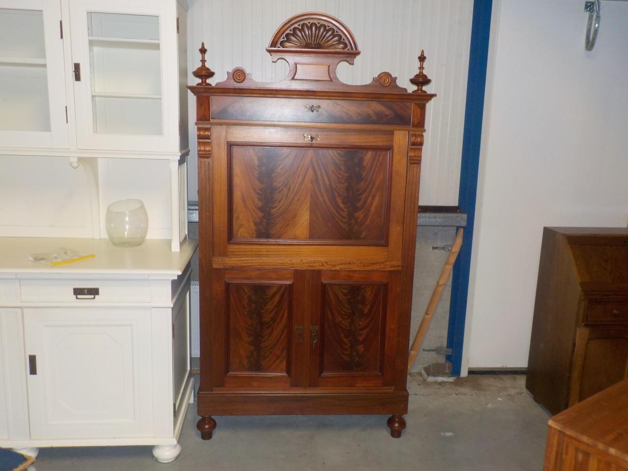 Design meubel / bureau  in goede staat . zeer speciaal koopje